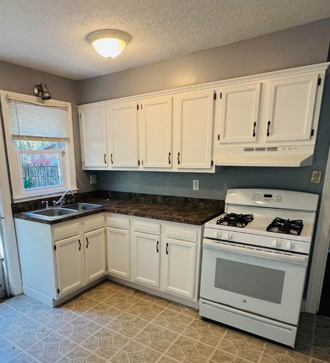 Building Photo - Rent me for 2 yrs at $1250!