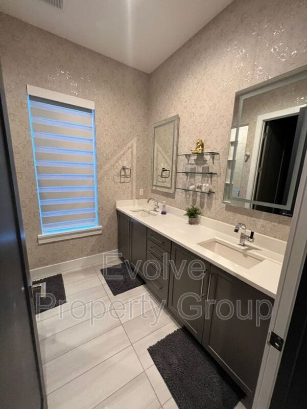 Building Photo - 183 Orange Pl