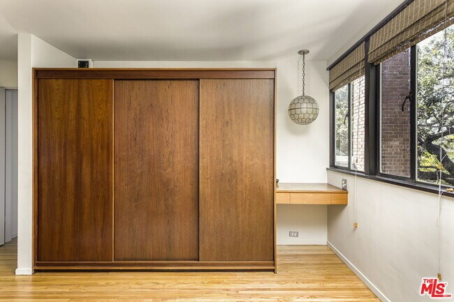 Building Photo - 1607 Angelus Ave