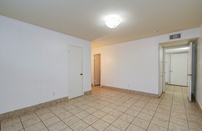 Building Photo - 8110 Albacore Dr