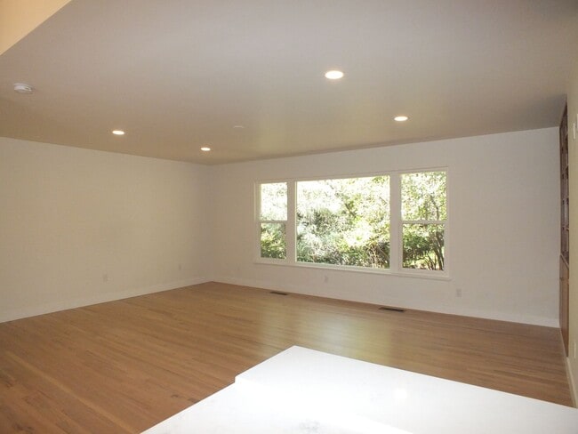 Building Photo - Remodeled 3/2 Placerville home near downtown and Marshall Medical!