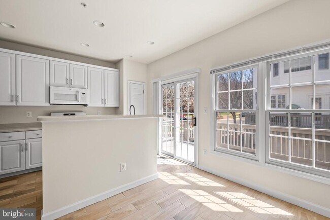 Building Photo - 8831 Ashgrove House Ln