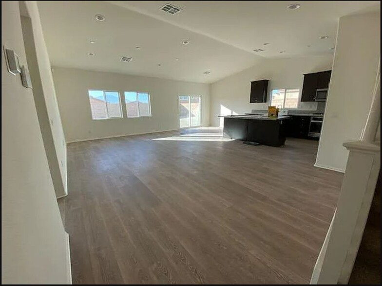 Living Kitchen - 44159 Le Blanc Ct