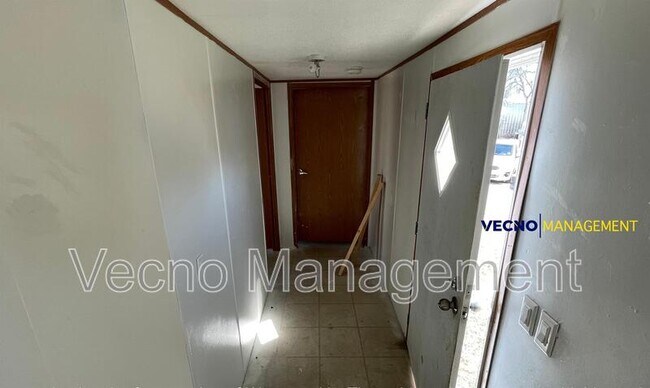 Building Photo - 4040 SW Military Dr