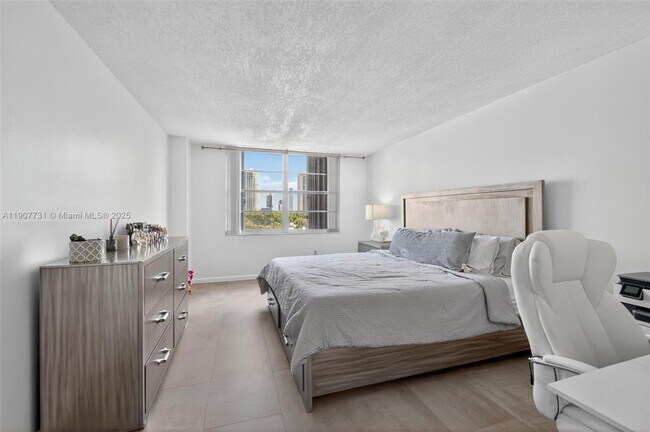 Building Photo - 2851 NE 183rd St