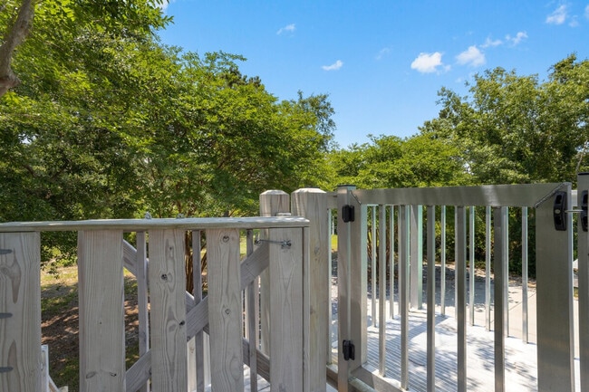 Building Photo - 111 Eleanor Ave