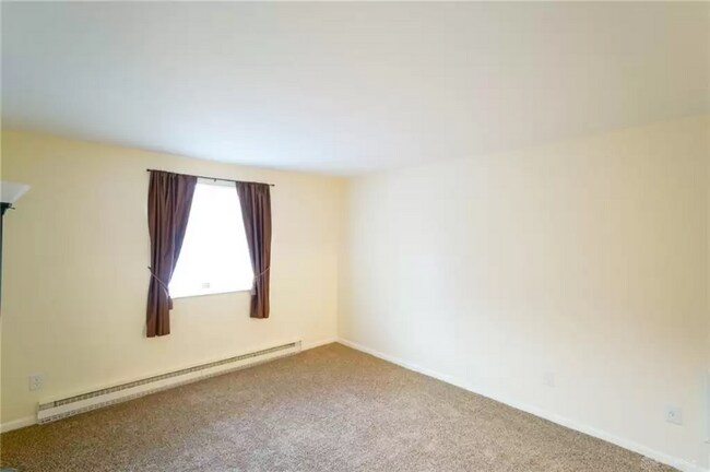 Building Photo - 5375 Dunmore Dr