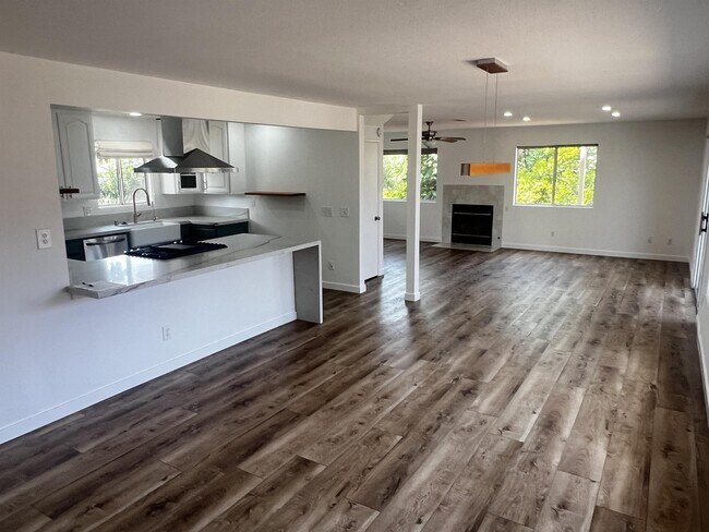 Building Photo - 11935 Sapota Dr