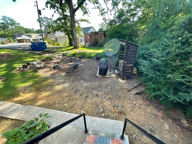 Shared backyard - 1900 Courtney Dr