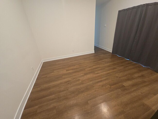 Building Photo - 2143/45 S Thatcher Cir