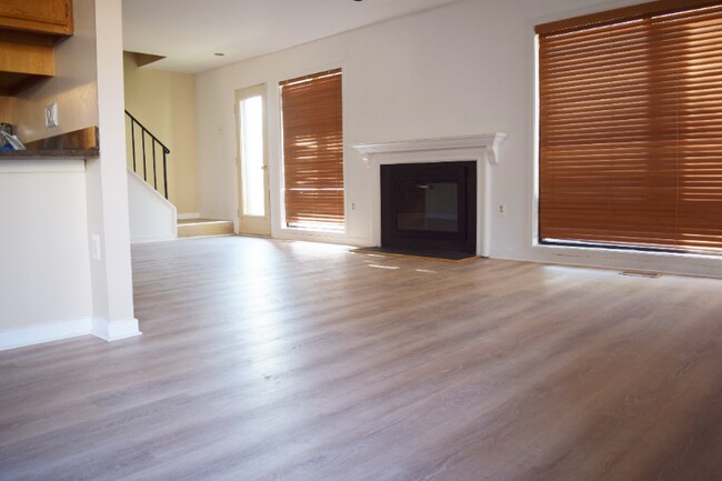 Building Photo - 9745 Lake Shore Dr