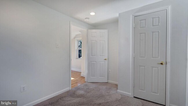 Building Photo - 1604 Woodhill Ct