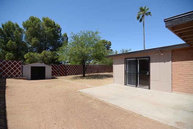 Building Photo - Charming 4 Bedroom 2 Bath Home! Great East...