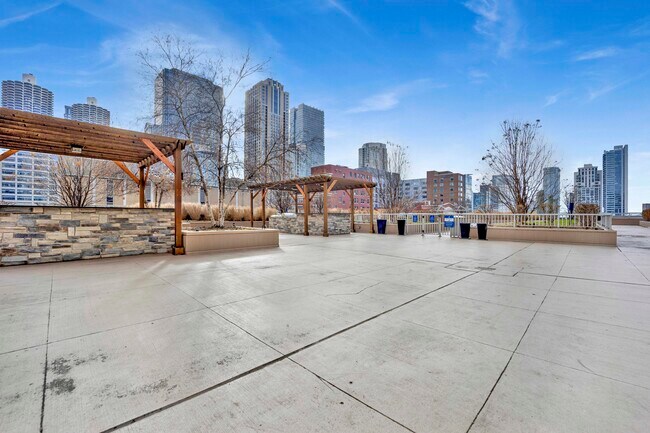 Building Photo - 545 N Dearborn St