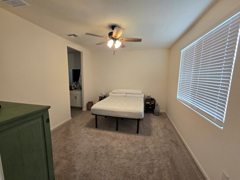 Building Photo - 11868 W Charismatic Dr