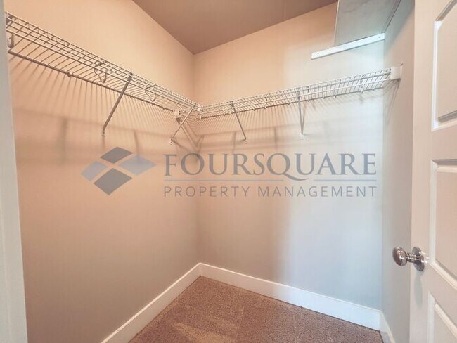 Building Photo - Lovely 3-Bedroom Home with Granite Kitchen, Office Nook & Finished Garage – Near Downtown Knightd...