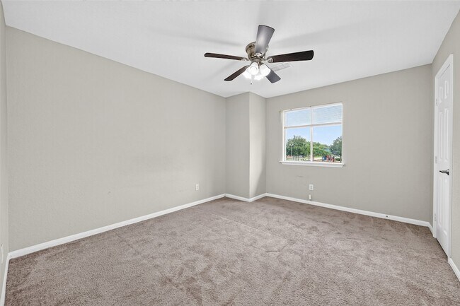 Building Photo - 3219 Watercliff Ct