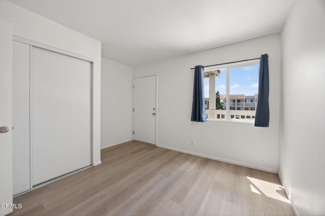 Building Photo - 225 S Ventura Rd