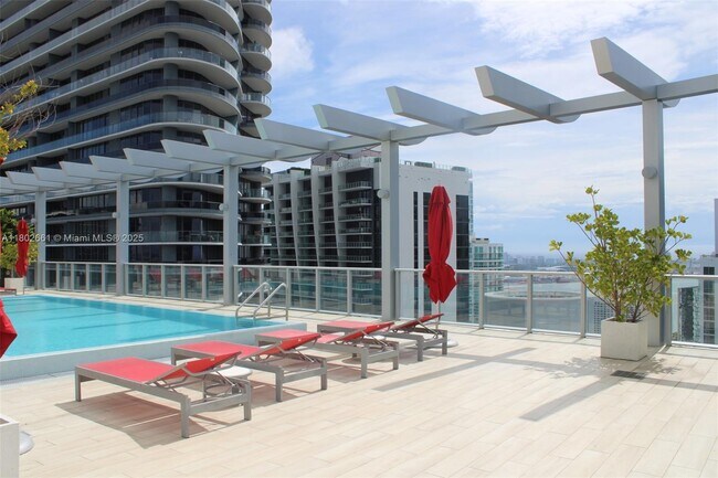 Building Photo - 1100S S Miami Ave