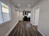 Building Photo - 1 Bed 1 bath for Rent