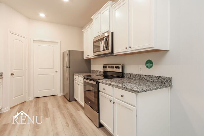 Building Photo - 10466 Sweetwater Creek Dr