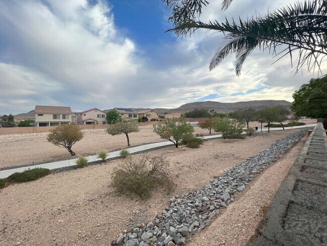 Building Photo - Southwest Rustic Charmet