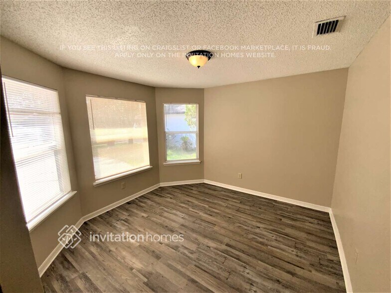 Building Photo - 7737 Rockridge Dr W