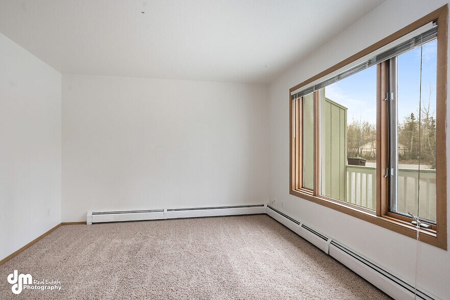 Building Photo - 1180 N Elsinore Ave