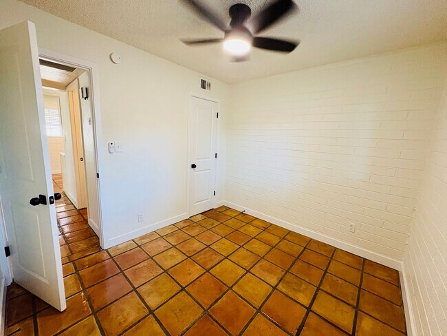 Building Photo - 817 S Melody Ln