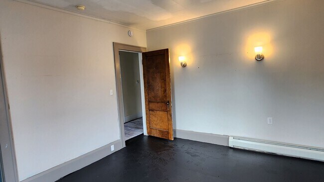 Building Photo - Large 4-5 Bedroom on Historic Main Street in Salamanca NY! Available Now!
