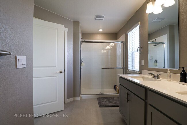 Building Photo - Beautiful New Home in West Greeley!