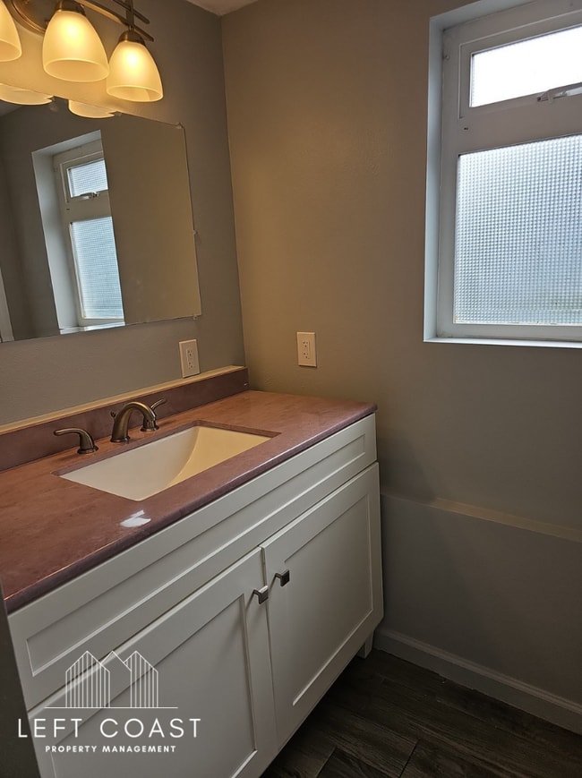 Building Photo - 2322 NW Inlet Ave