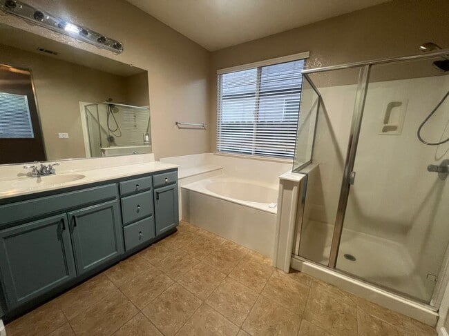 Building Photo - 1623 Bermuda Ln