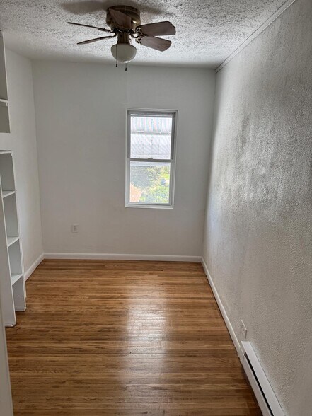 Building Photo - 807 Hazlett Ave