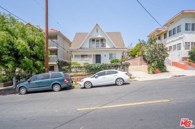 Building Photo - 2963 San Marino St