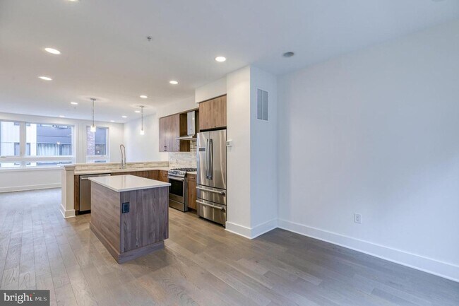 Building Photo - Northern Liberties Townhome with Parking