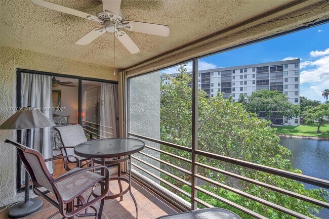 Building Photo - 2311 S Cypress Bend Dr