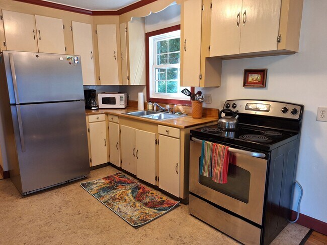 Kitchen - 490 Cross Point Rd