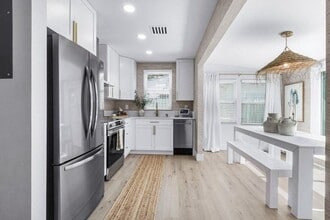 Building Photo - 512 49th St