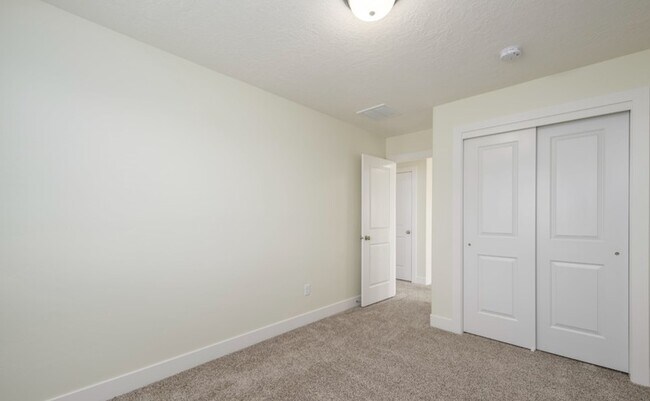 Building Photo - 3007 S 2600 W St