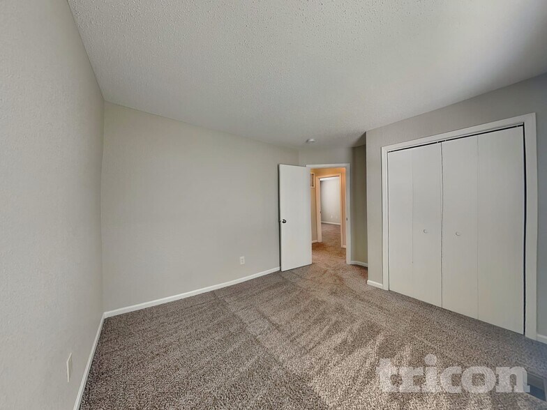 Building Photo - 1726 Farm Meadow Dr