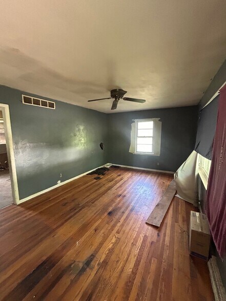 Building Photo - 10149 Baron Dr