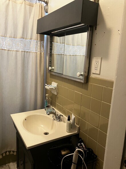 Building Photo - 377 Highland Ave