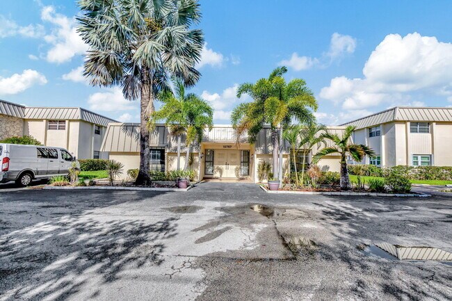 Building Photo - 10789 N Military Trl