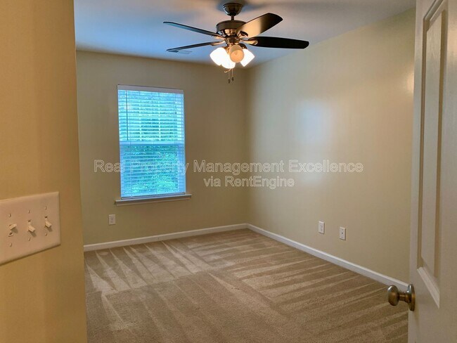 Building Photo - 300 Coalinga Lane