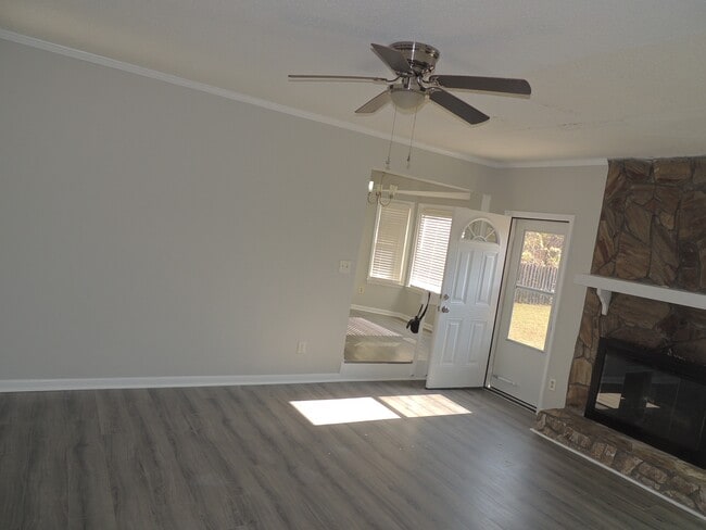 Building Photo - 5823 Rivercroft Rd