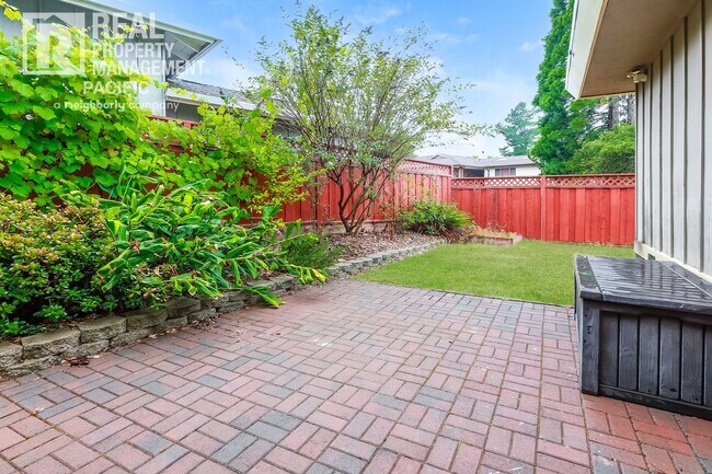 Building Photo - Peaceful 4-Bedroom Retreat in the Oakland ...