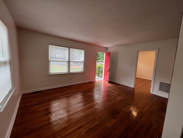 Building Photo - Lupton offers mixture of style, comfort an...