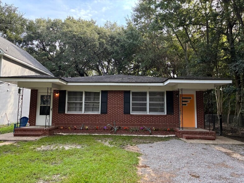 Building Photo - 1728 E Avalon Cir