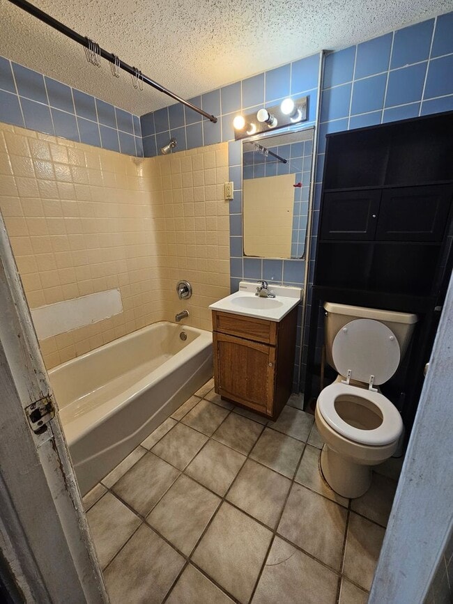 Building Photo - *2500 E 10th Street - #129 Rushmore
